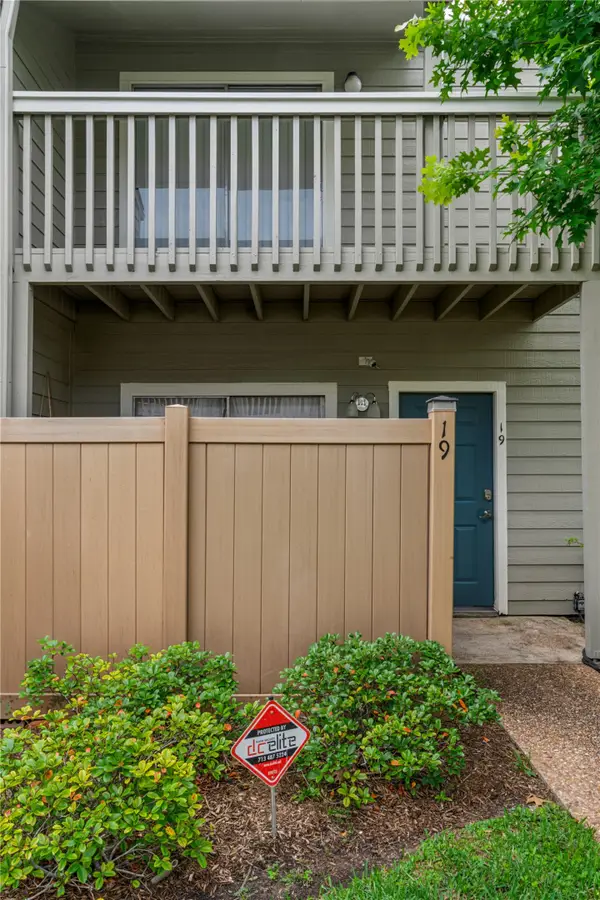 2379 Briarwest Blvd #19, Houston, TX 77077
