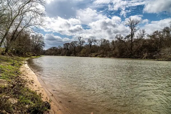 121 Mechelle Street, Smithville, TX 78957