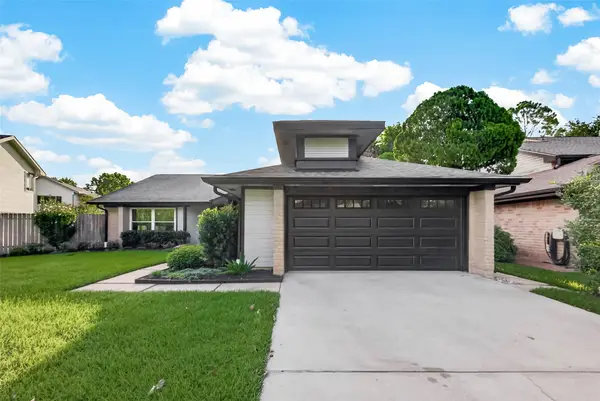 2119 Braesmeadow Lane, Sugar Land, TX 77479