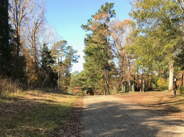 868 Road 2721, Cleveland, TX 77327