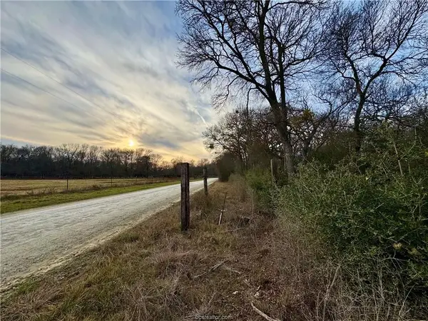 10075 River Ridge Drive, Hearne, TX 77859
