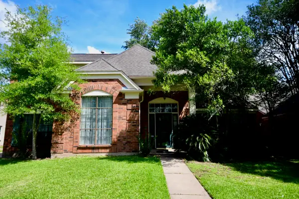 3019 Country Club Blvd, Sugar Land, TX 77478