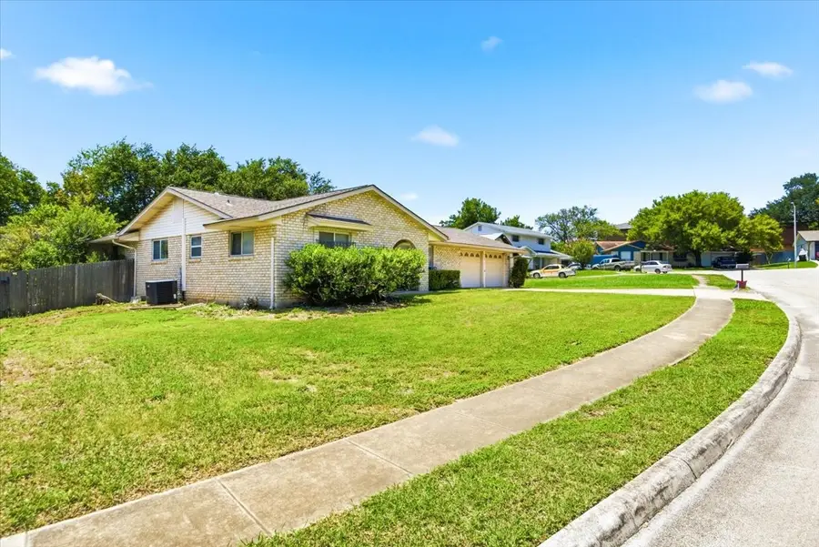 610 Amistad Boulevard, Universal City, TX 78148 - #2