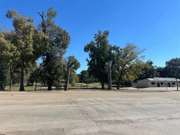 1042 W Commerce Street, Buffalo, TX 75831