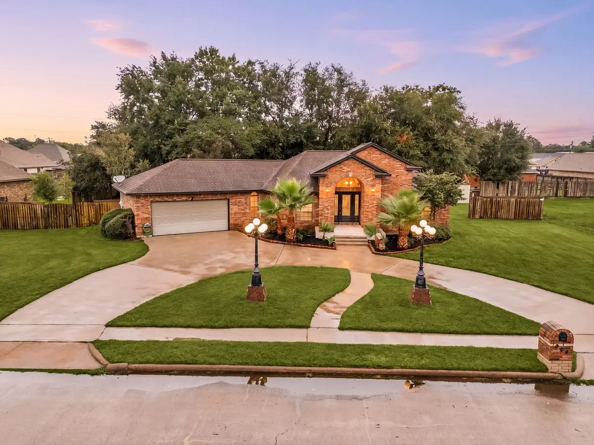 208 Tracy Street, Angleton, TX 77515 - #1