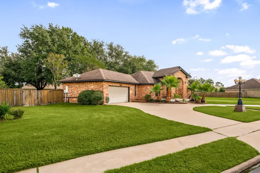 208 Tracy Street, Angleton, TX 77515 - #3