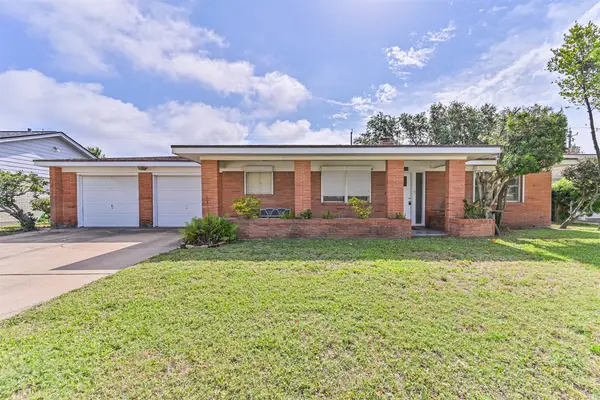 2920 Heron Drive, Galveston, TX 77551