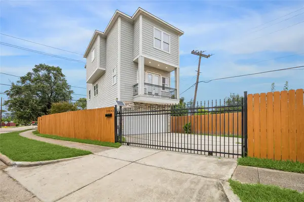 2032 Spenwick Drive, Houston, TX 77055