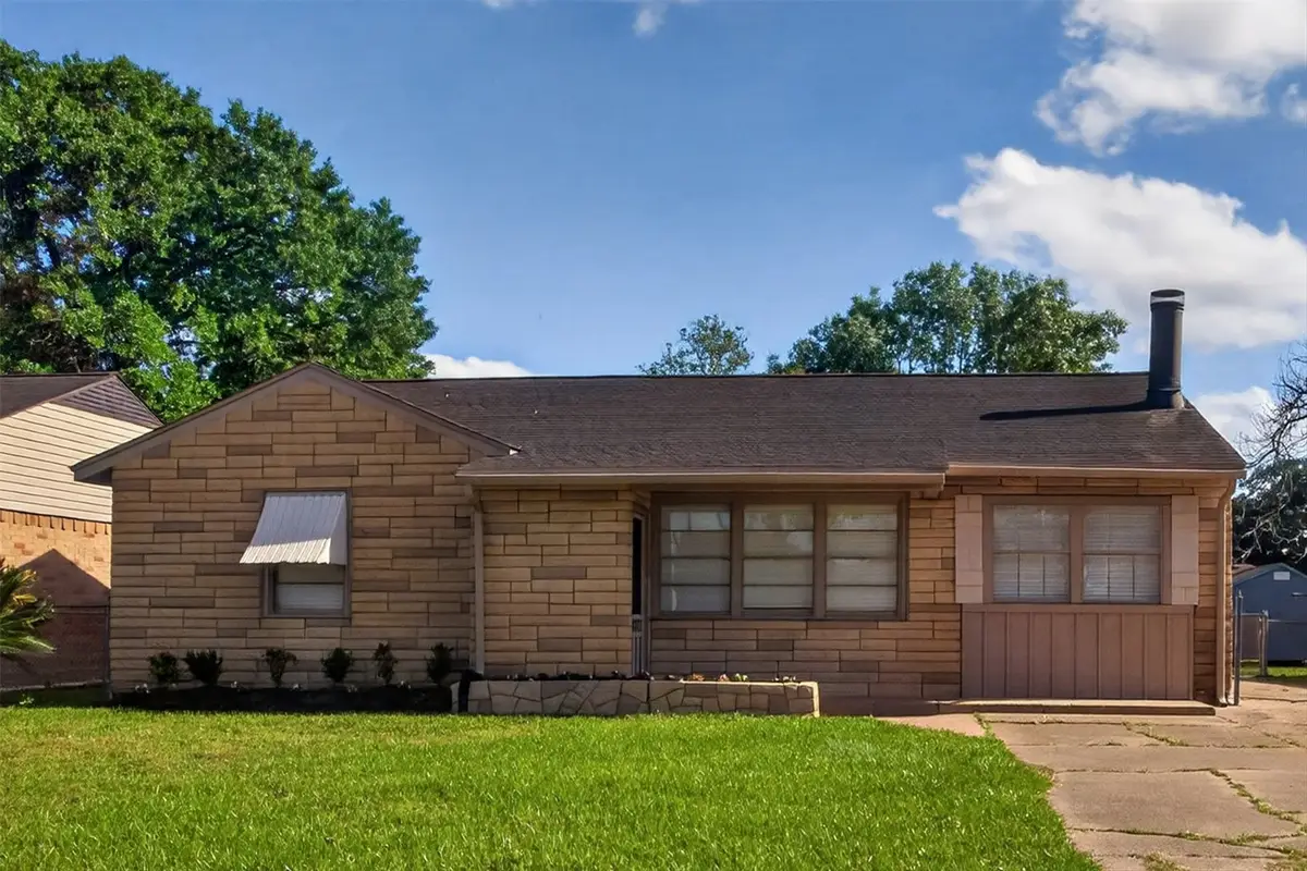 920 Nottingham Drive, Angleton, TX 77515 - #1