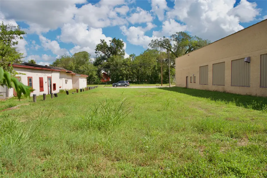 621 E Milam Street, Wharton, TX 77488 - #3