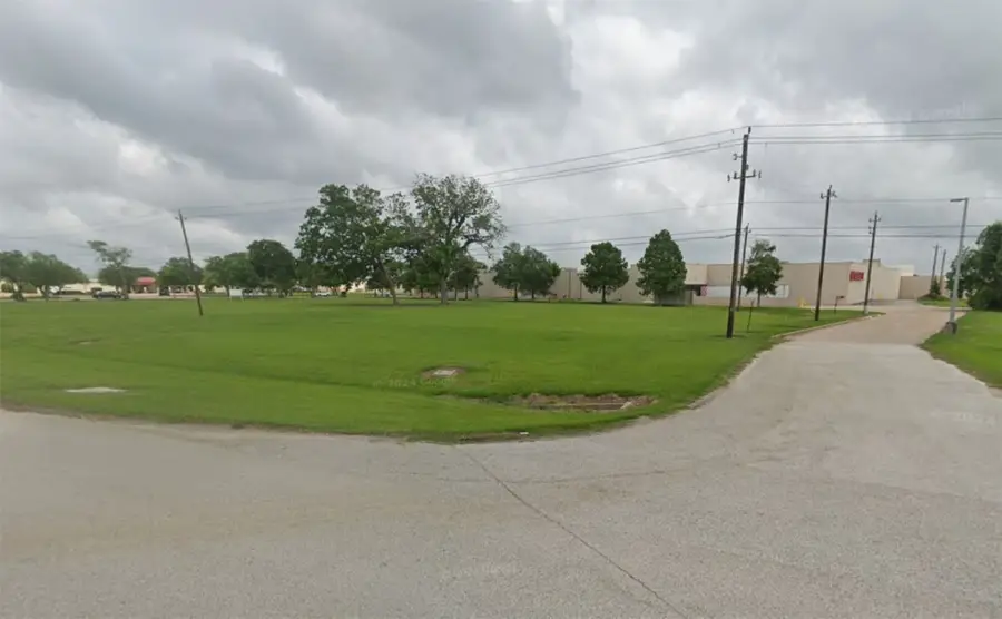 1000 Fm 2004, Lake Jackson, TX 77566 - #2