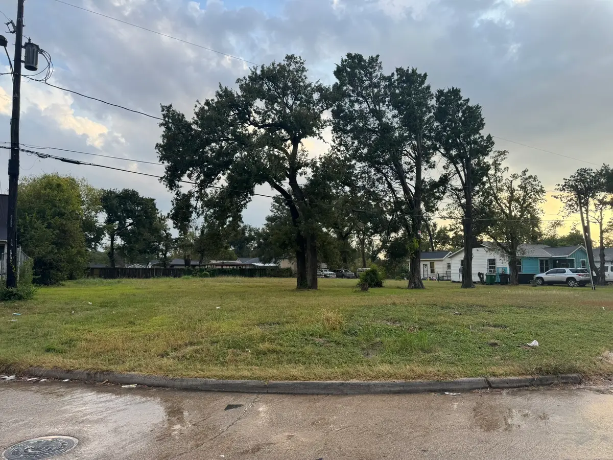 6714 E Crosstimbers Street, Houston, TX 77028 - Image #1