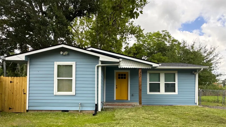 227 Kansas Street, Bacliff, TX 77518 - #2