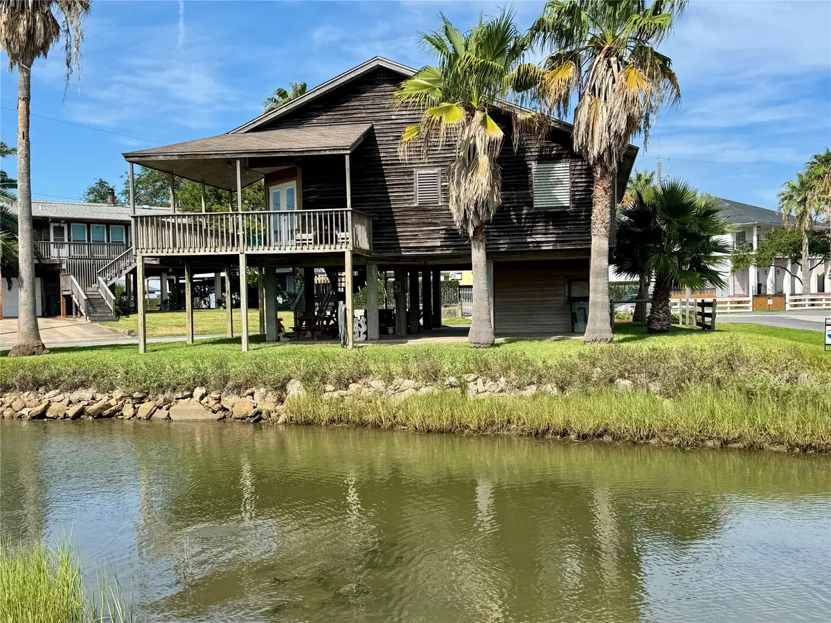 10304 Cloud Lane, Galveston, TX 77554 - Image #1