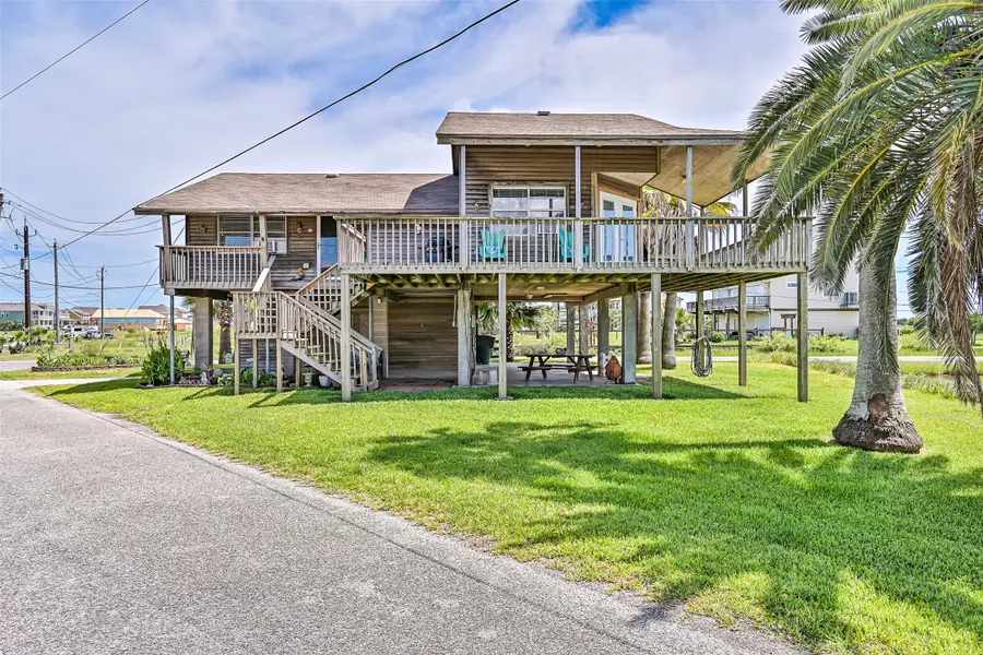 10304 Cloud Lane, Galveston, TX 77554 - Image #2