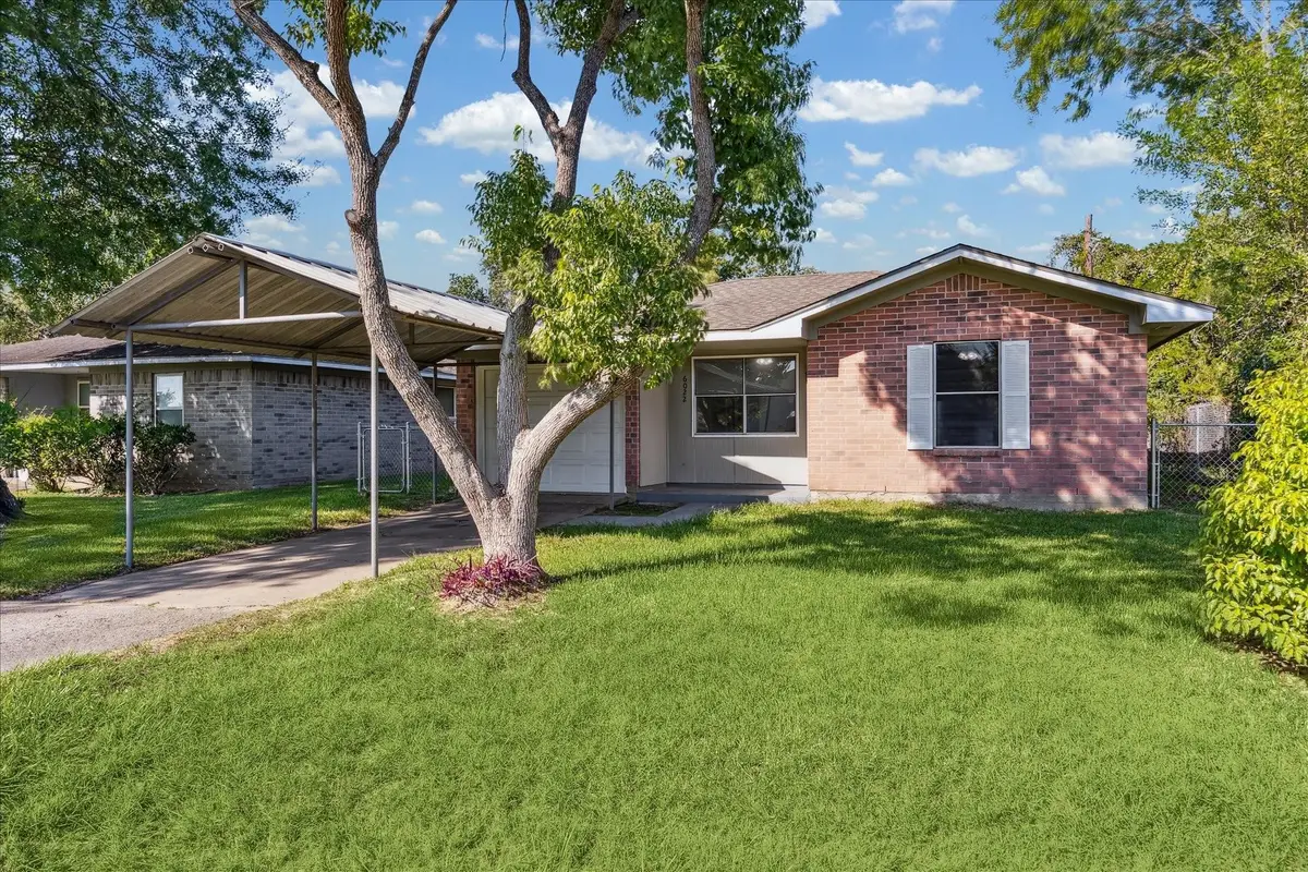 6022 Meadowbrook Drive, Hitchcock, TX 77563 - Image #1