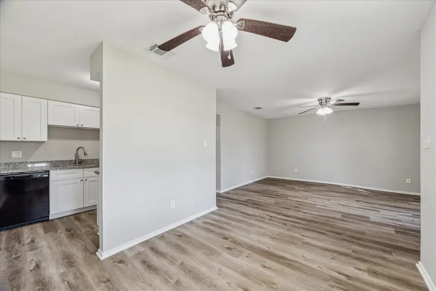 6022 Meadowbrook Drive, Hitchcock, TX 77563 - Image #3