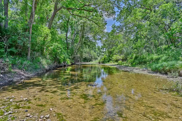 6238 Kovar Road, Fayetteville, TX 78940