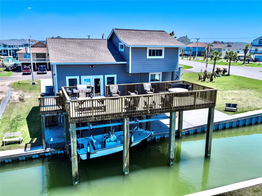 303 Tahiti Road, Tiki Island, TX 77554 - #2