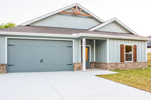 303 Canal Street, Port Neches, TX 77651