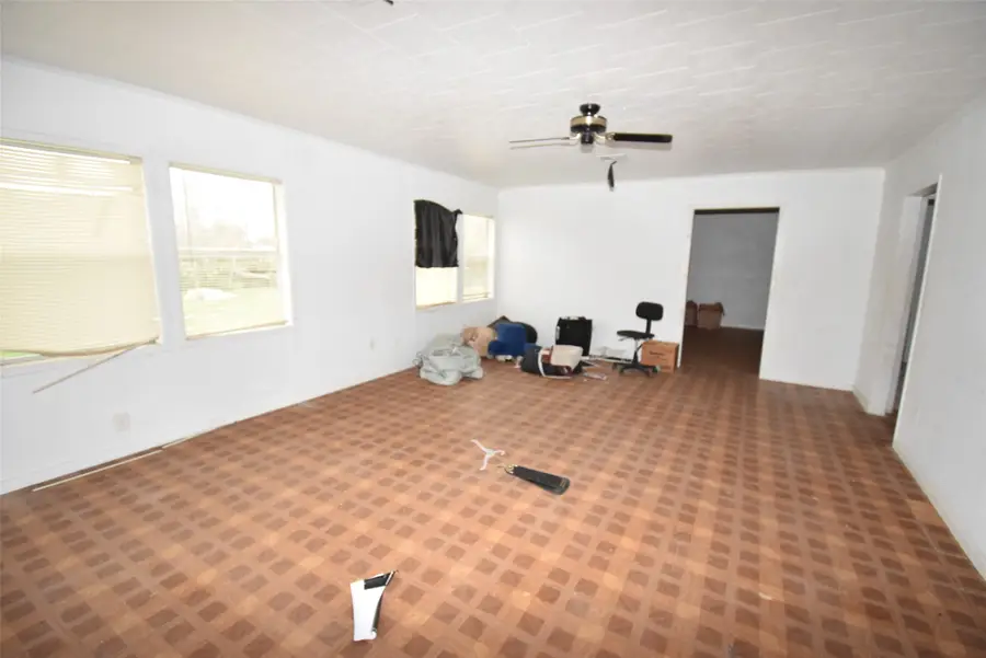 1909 Avenue C, Bay City, TX 77414 - #2