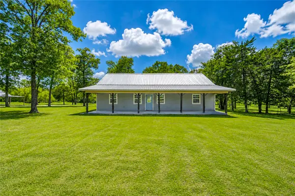 8805 Sun Oil Road, Brenham, TX 77833