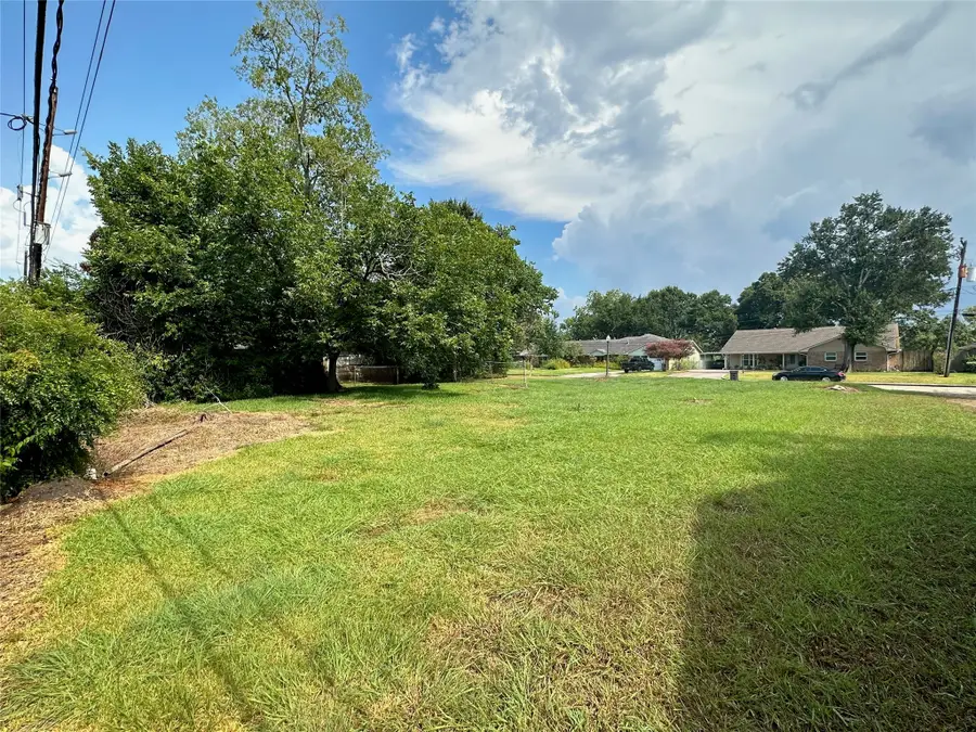 611 Lakeview Drive, Sugar Land, TX 77498 - Image #2