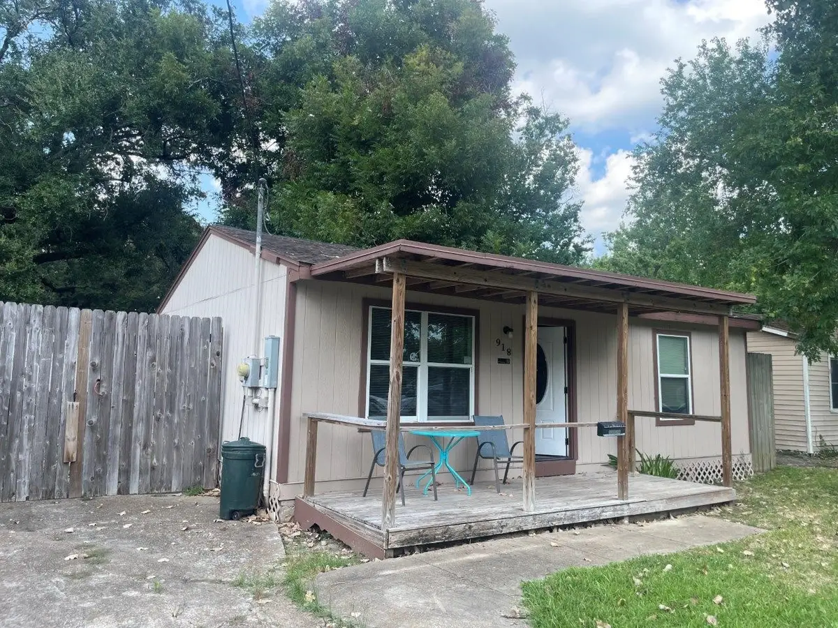 918 Maple Street, Clute, TX 77531 - #1