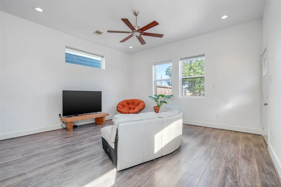 308 E 39th Street, Houston, TX 77018 - Image #2