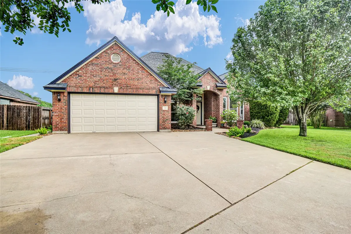 123 Jamestown Avenue, Clute, TX 77531 - #1