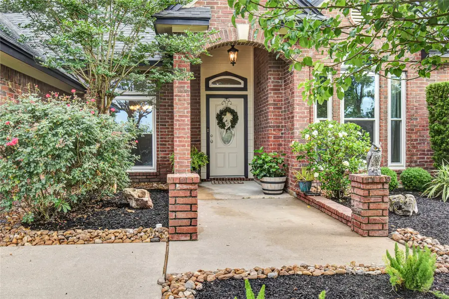 123 Jamestown Avenue, Clute, TX 77531 - #3