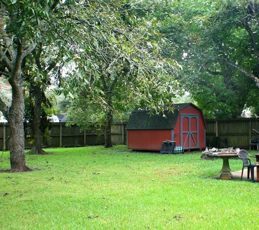 705 Sycamore Street S, Lake Jackson, TX 77566 - #3