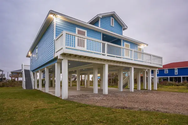 3261 Pirates Cove, Crystal Beach, TX 77650