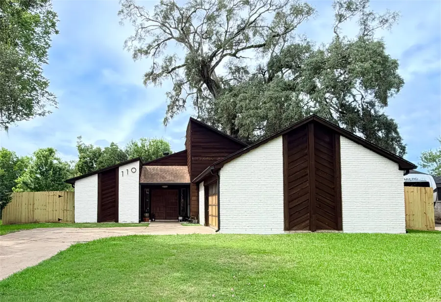 110 Anchusa Street, Lake Jackson, TX 77566 - #3