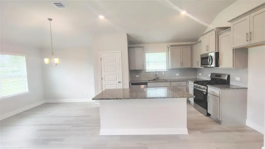 8 Gemstone Court, Angleton, TX 77515 - #2