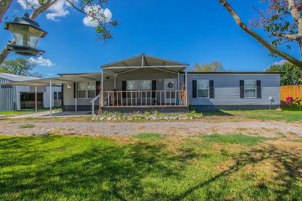 103 Elm Street, Donie, TX 75838