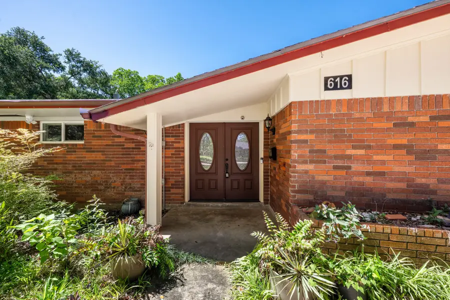 616 Cannan Drive, Angleton, TX 77515 - #2