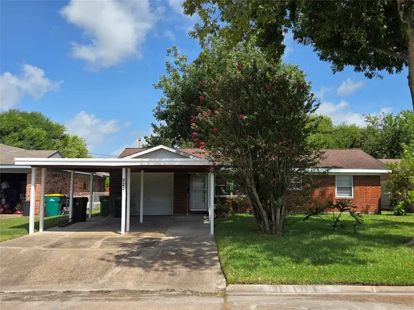 322 Elaine Street, La Marque, TX 77568