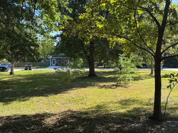 330 Lake Street, Bridge City, TX 77611