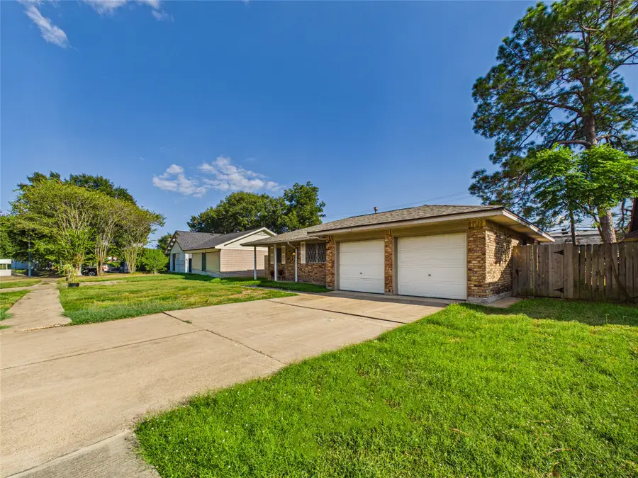 858 Shawnee Street, Houston, TX 77034 - #3