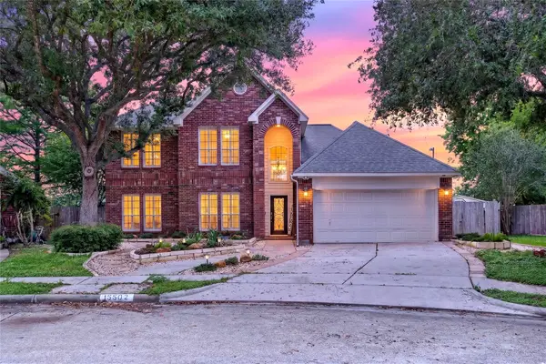 15502 Contender Lane, Friendswood, TX 77546