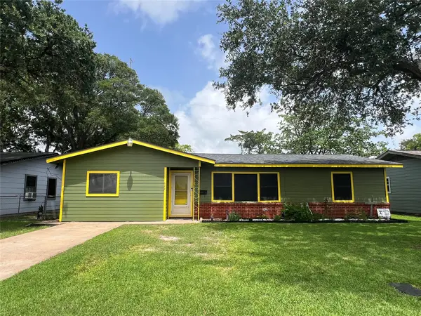 522 14th Street N, Texas City, TX 77590