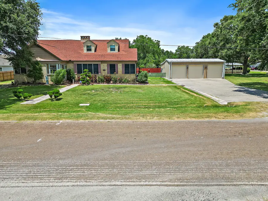 405 Park Street, Anahuac, TX 77514 - #2