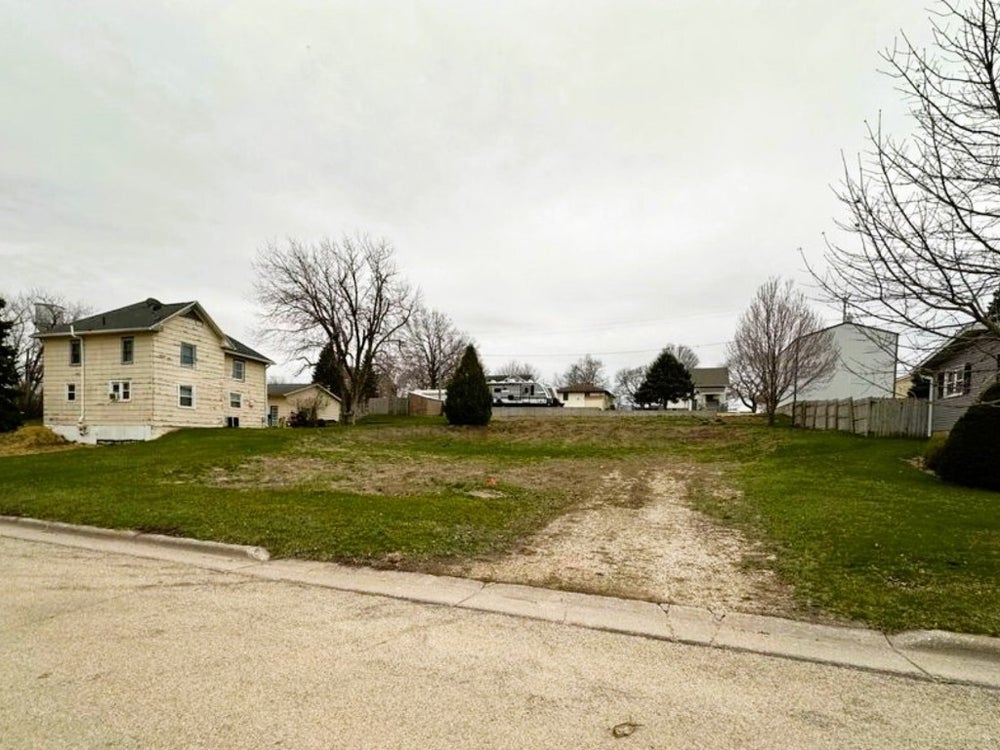 203 W 2nd Street, Mechanicsville, IA 52306 - ERA