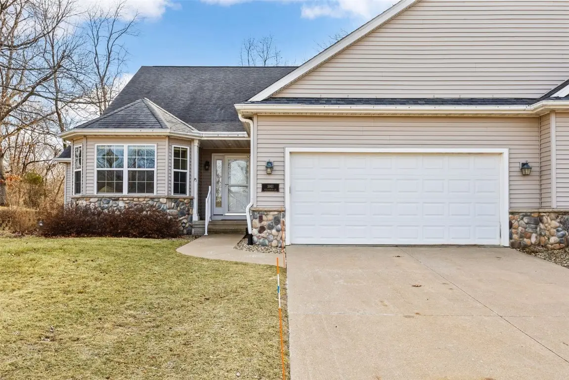 3811 Willowbend Ct Ne, Cedar Rapids, IA 52411 - #1