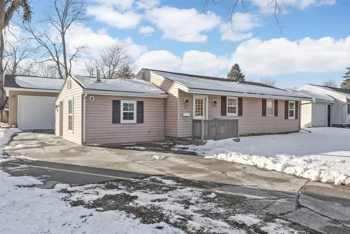 727 3rd Avenue Nw, Mount Vernon, IA 52314 - #1