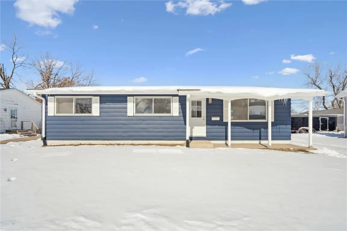 1026 Rainbow Boulevard, Hiawatha, IA 52233 - #1