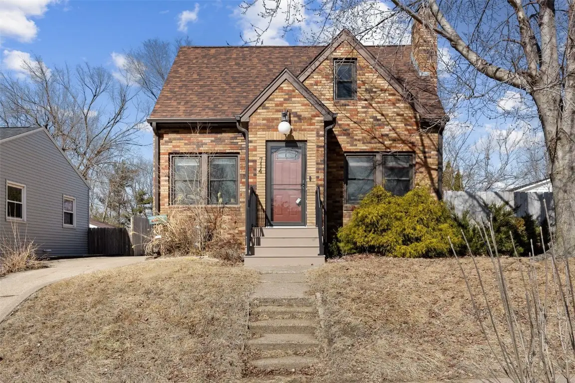 714 34th Street Ne, Cedar Rapids, IA 52402 - #1