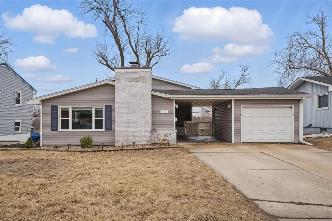 743 29th St Ne, Cedar Rapids, IA 52402 - #1