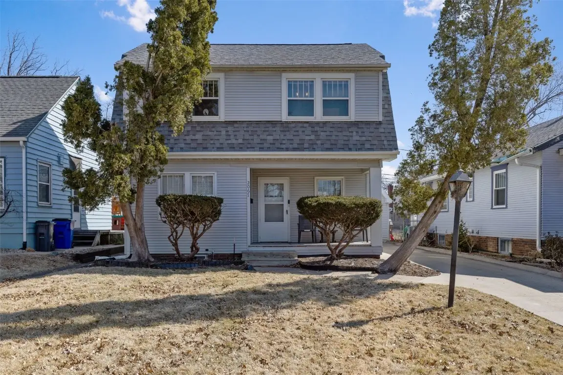 2067 Linn Blvd Se, Cedar Rapids, IA 52403 - #1